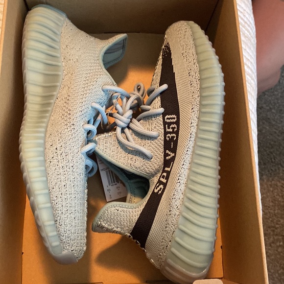 Yeezy Boost 350 V2 - Picture 2 of 2